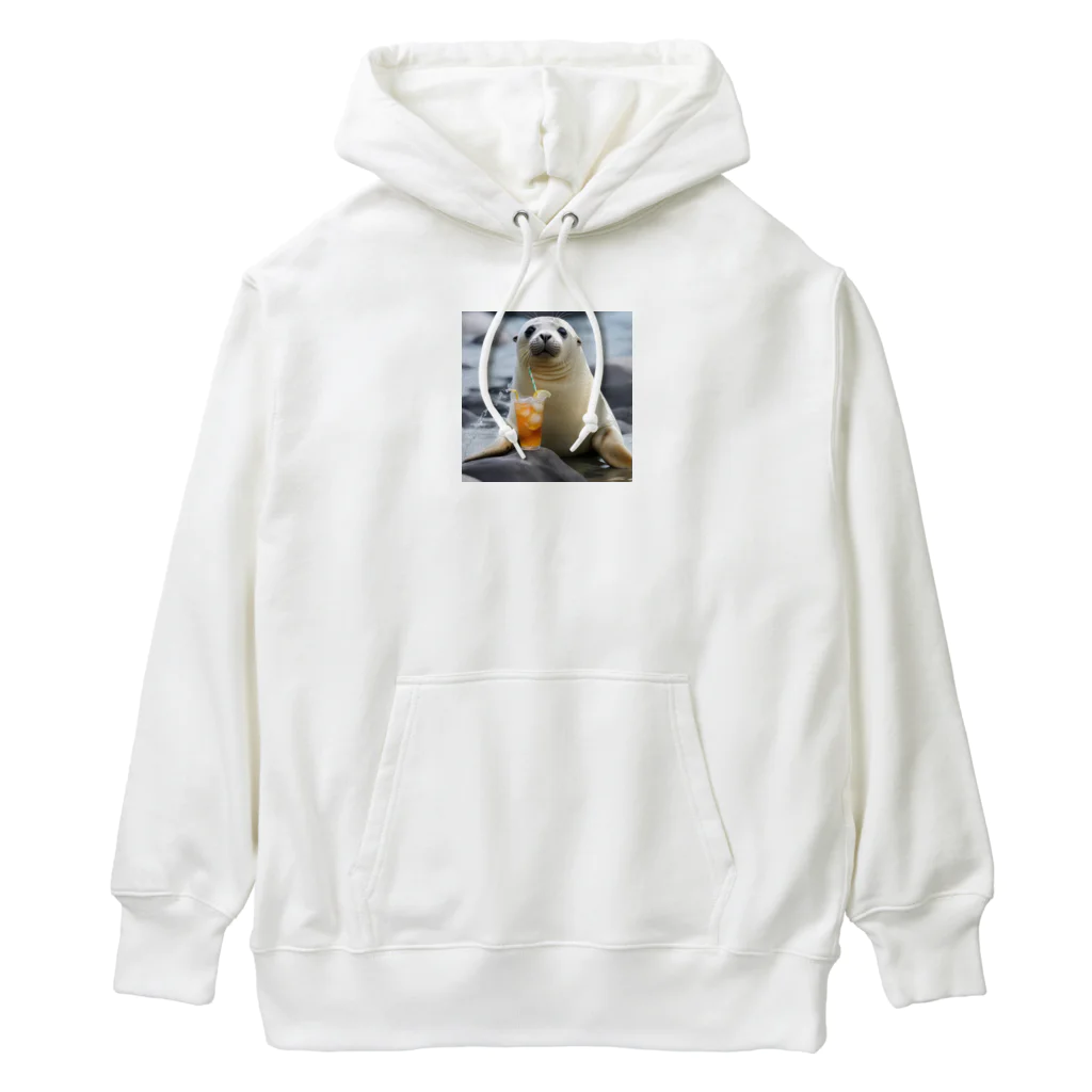 アザラシちゃんのアイスティーを飲むアザラシ Heavyweight Hoodie