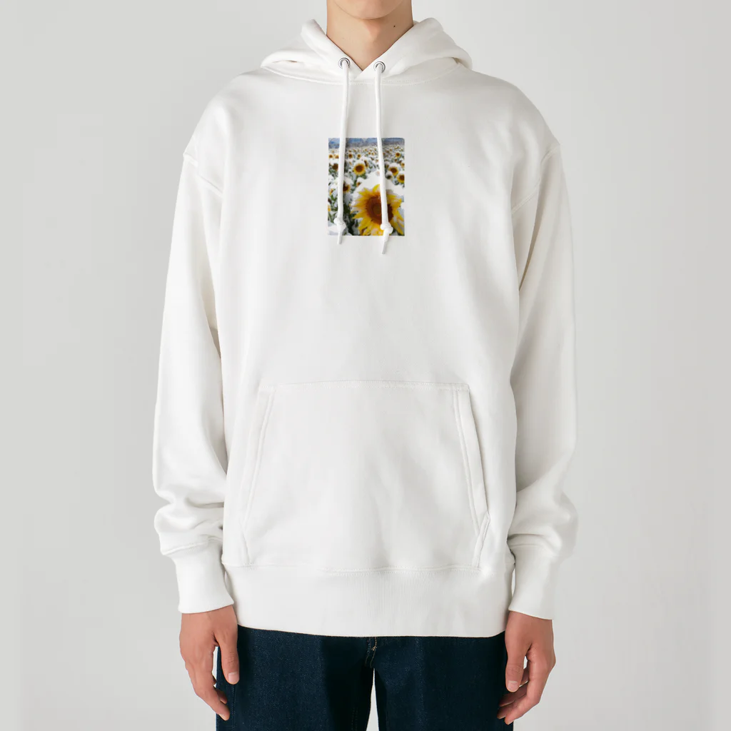 kazu_gの季節外れの雪の中のに咲く、季節外れのヒマワリ Heavyweight Hoodie