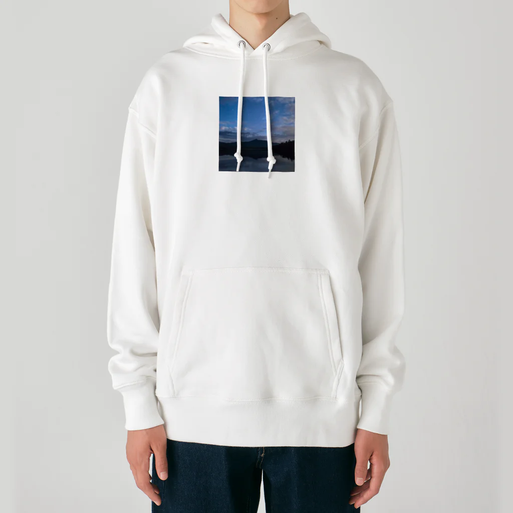 ふとんから出たくないの美しい景色 Heavyweight Hoodie