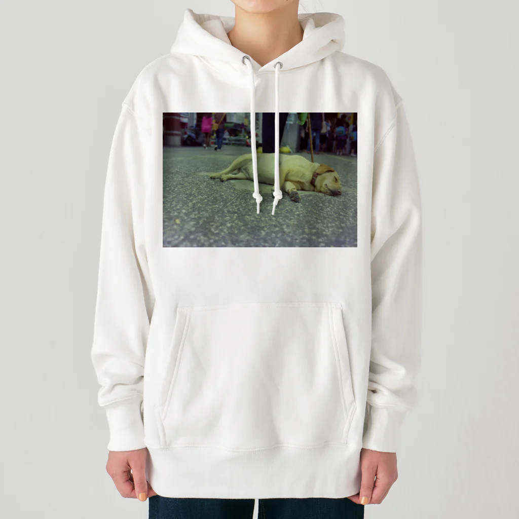 Robin_Hiroshimaの台中の眉毛犬さん Heavyweight Hoodie