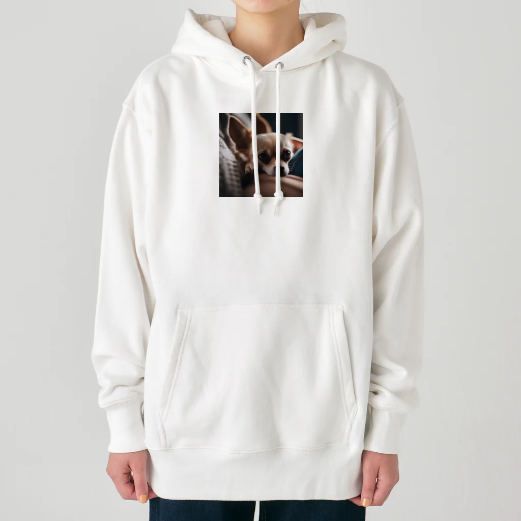 oscartakaの飼い主の足元にくっついているチワワ Heavyweight Hoodie