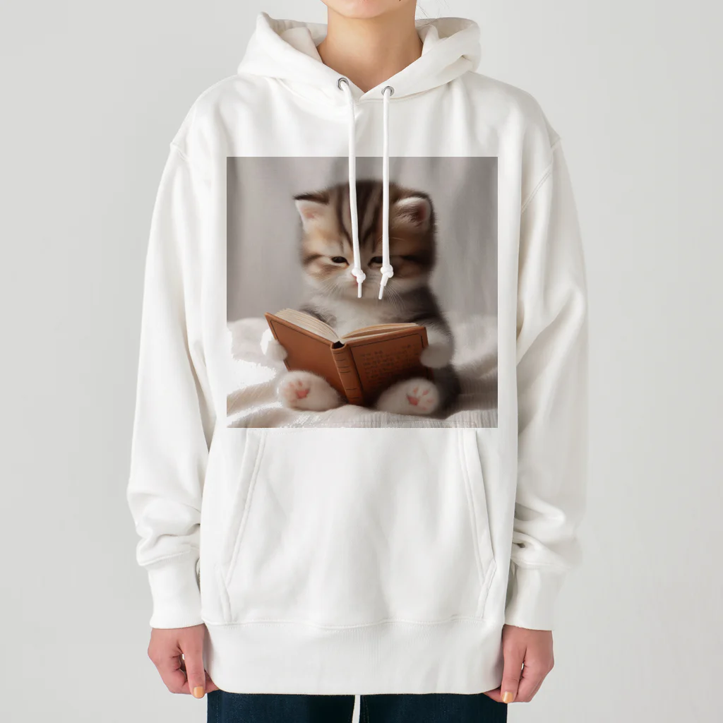 しんふぉショップの読書する赤ちゃんネコのグッズ Heavyweight Hoodie