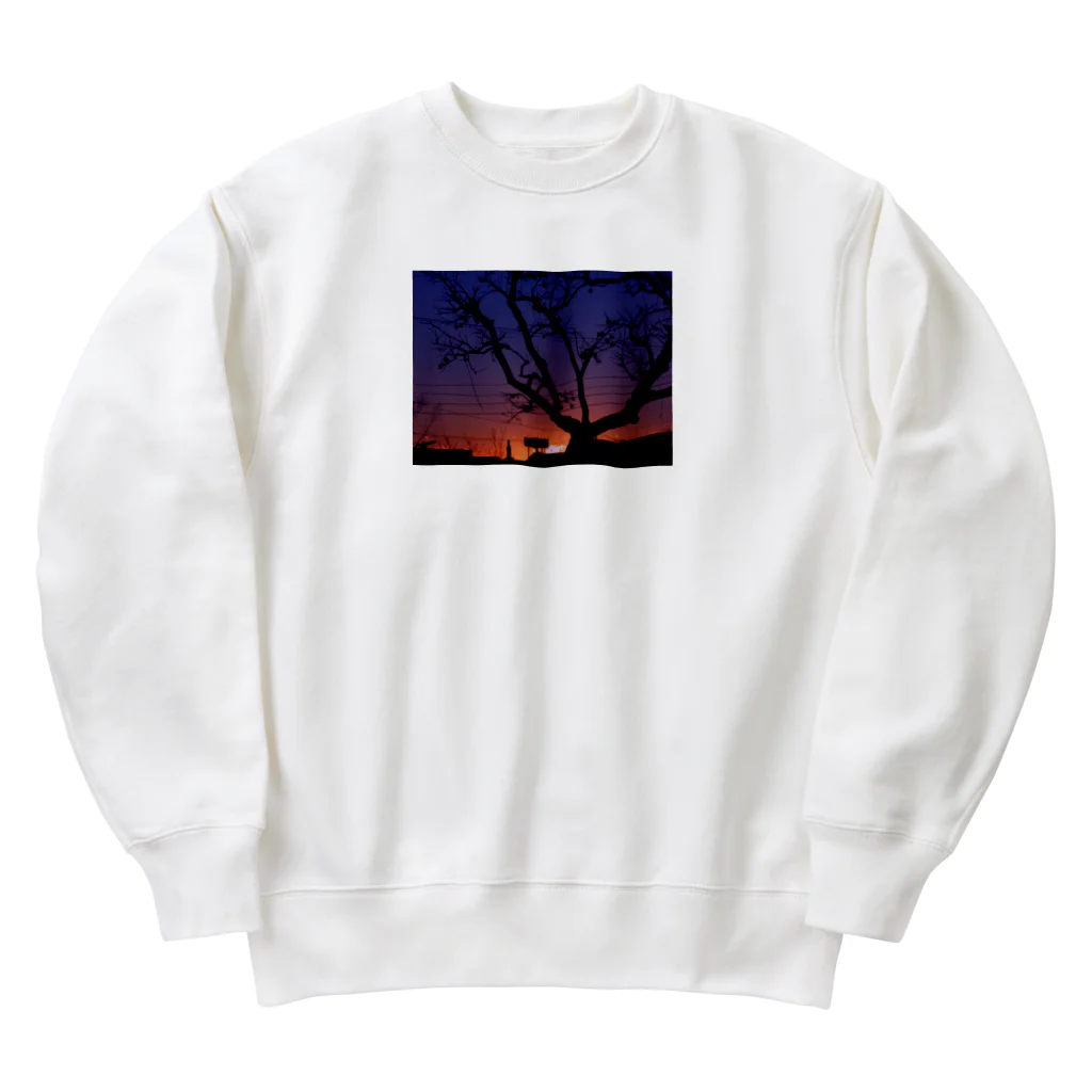 zzmatsudaの夕焼けと柿の木のトワイライト Heavyweight Crew Neck Sweatshirt