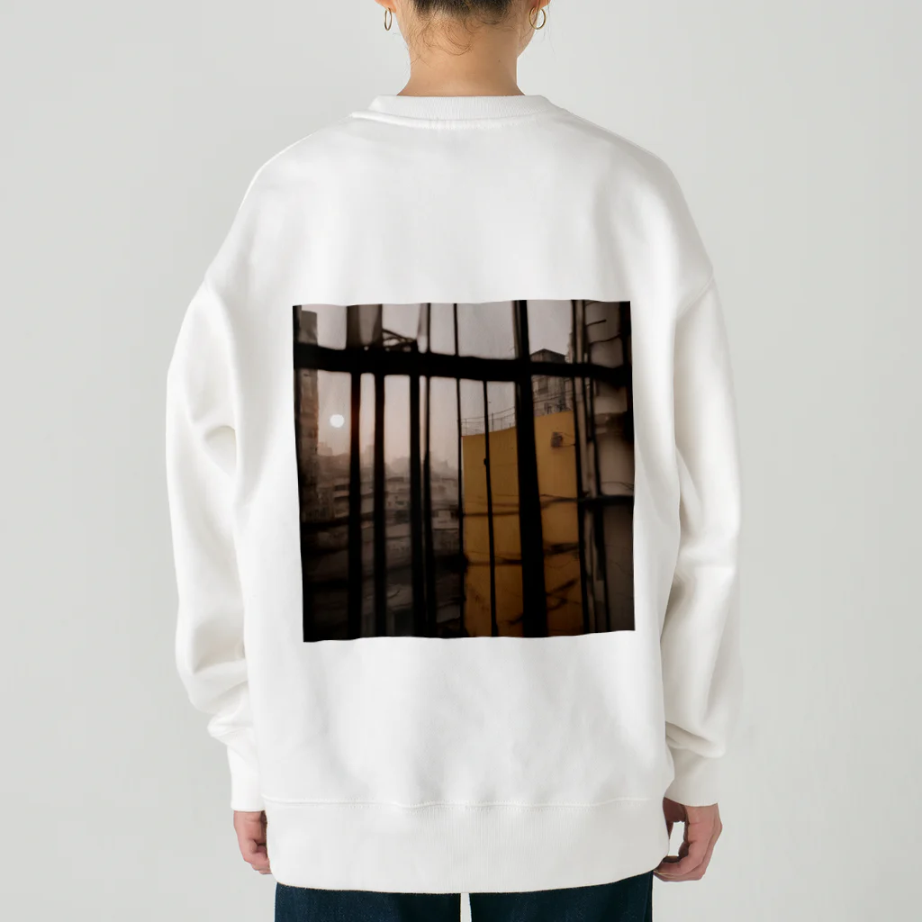 shell_hutの窓から覗く荒廃した建物が立ち並ぶ無人の通り Heavyweight Crew Neck Sweatshirt