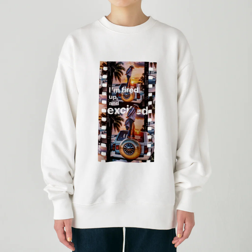 ブラックホワイトの背面タイヤに立つ女性 Heavyweight Crew Neck Sweatshirt