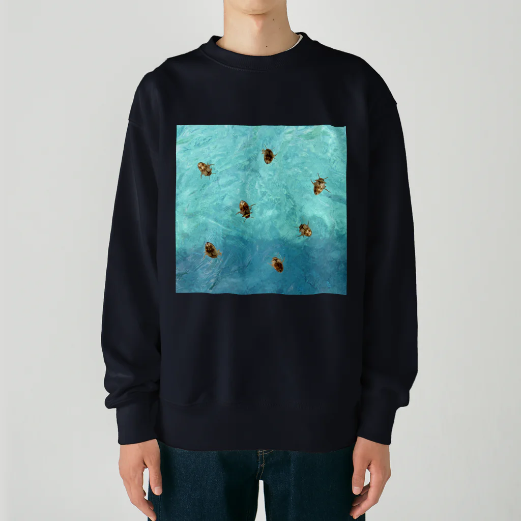 L_arctoaの海を泳ぐチャイロチビゲンゴロウ Heavyweight Crew Neck Sweatshirt