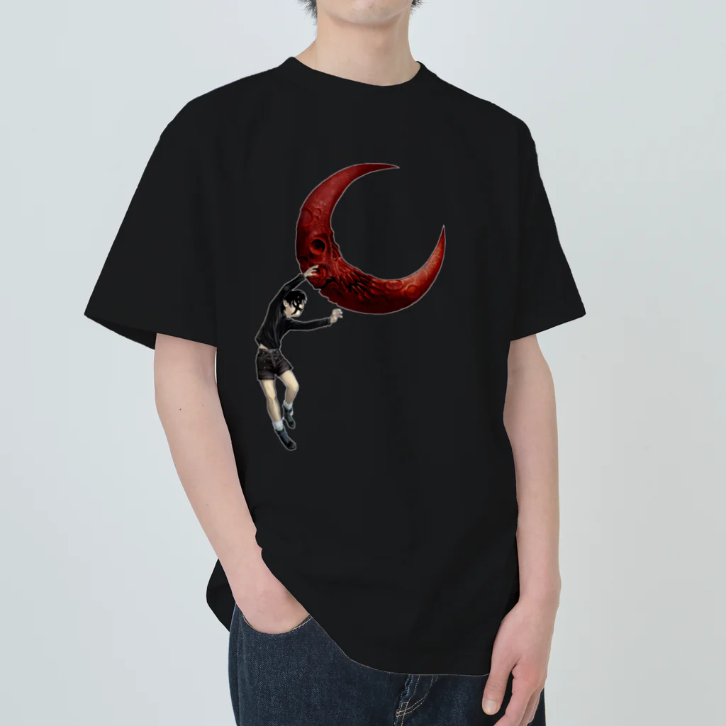 さとルーヌスの月を投げる黒い少年（白ライン） ヘビーウェイトTシャツ