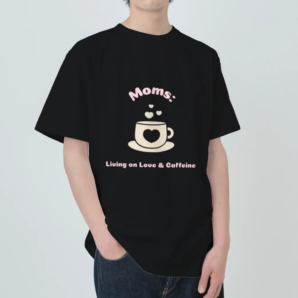 Luxe Line Studioの母の日ギフトシリーズ "Moms: Living on Love & Caffeine" ヘビーウェイトTシャツ