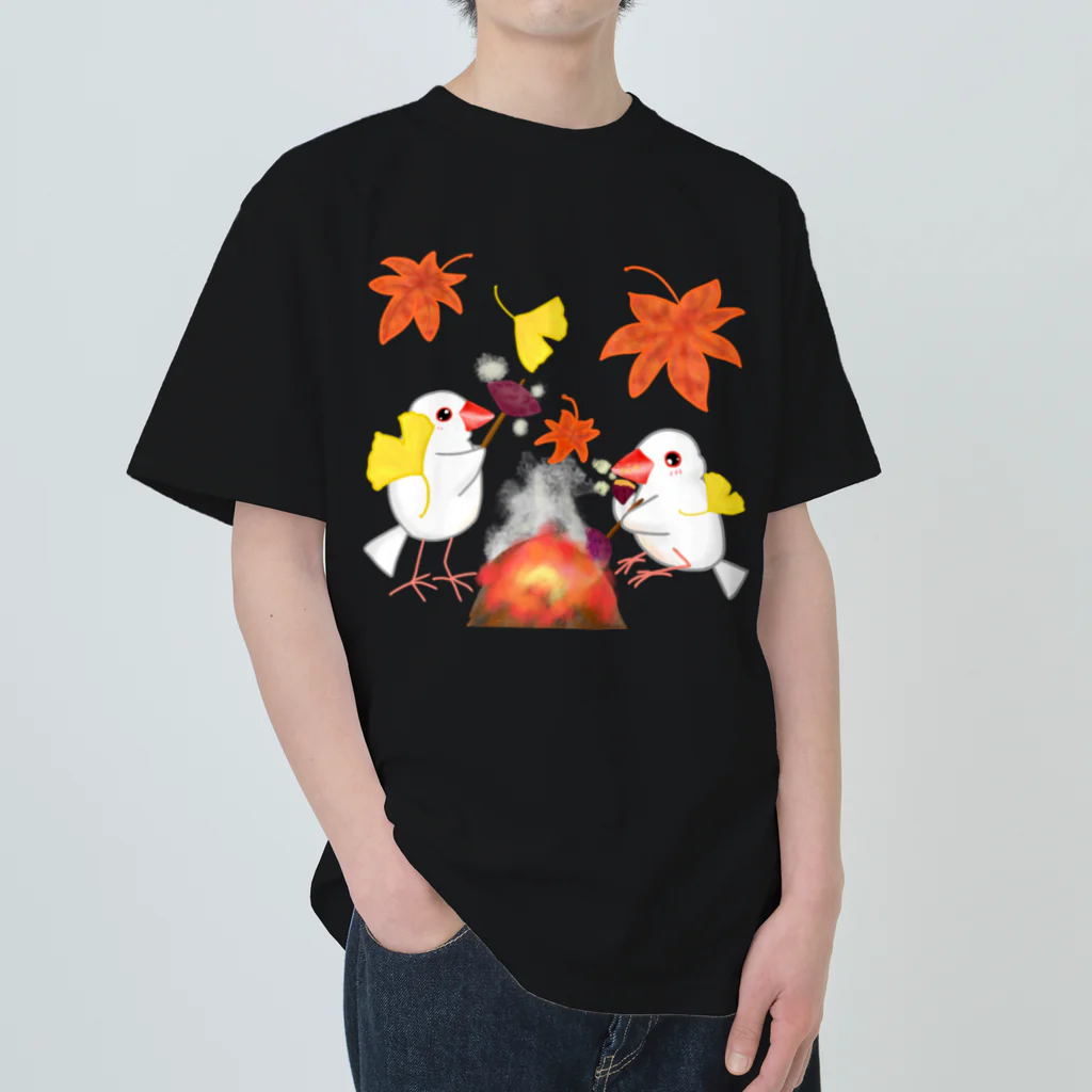 Lily bird（リリーバード）の落ち葉と焼き芋と文鳥ず ヘビーウェイトTシャツ