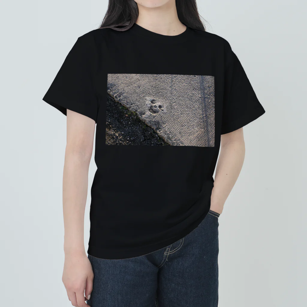 Rami's SouvenirsのCan you see a smile? Heavyweight T-Shirt