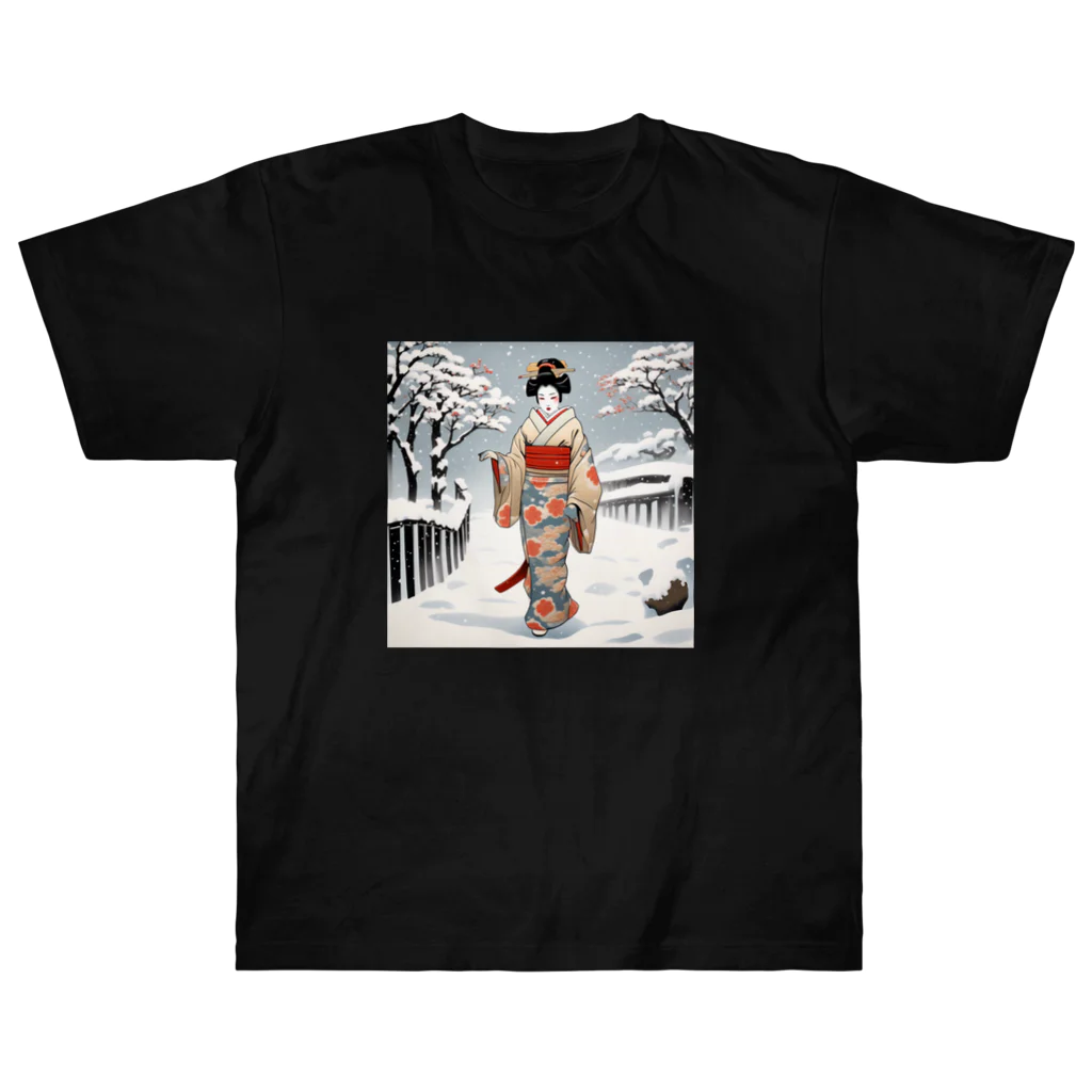 日本の風景 COOL JAPANの日本の風景、冬雪降る中を歩く舞妓さん　MAIKO walking in the snow ヘビーウェイトTシャツ