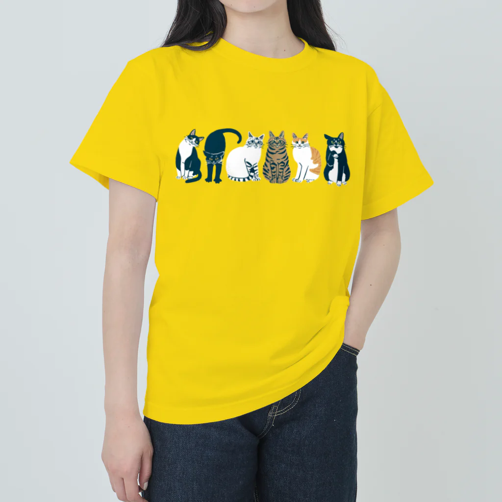 喫茶こぐまやの6匹の猫 Heavyweight T-Shirt