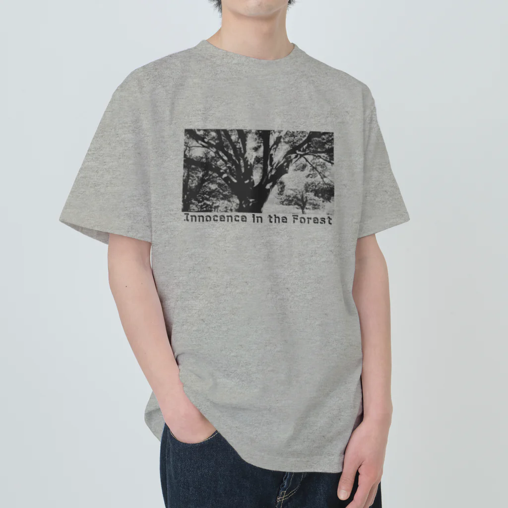 Innocent_DesignのInnocence in the Forest ヘビーウェイトTシャツ