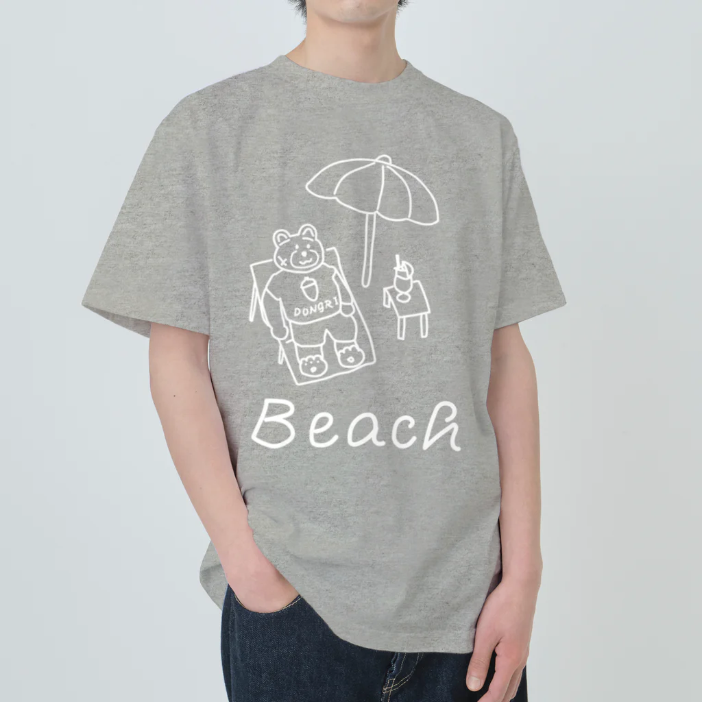 Piroshiki9のビーチで休むクマ ヘビーウェイトTシャツ