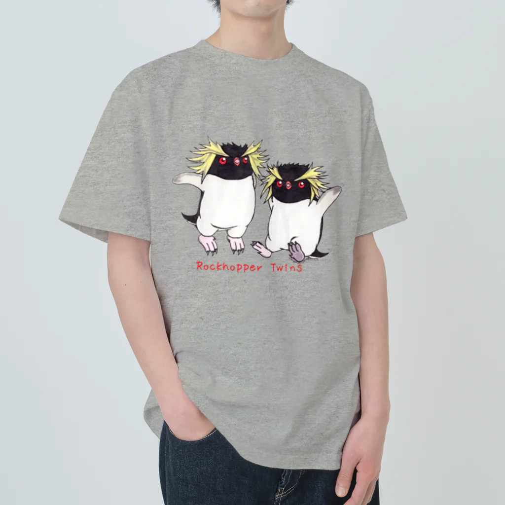 ヤママユ(ヤママユ・ペンギイナ)のふたごのイワトビペンギン(キタ) Heavyweight T-Shirt