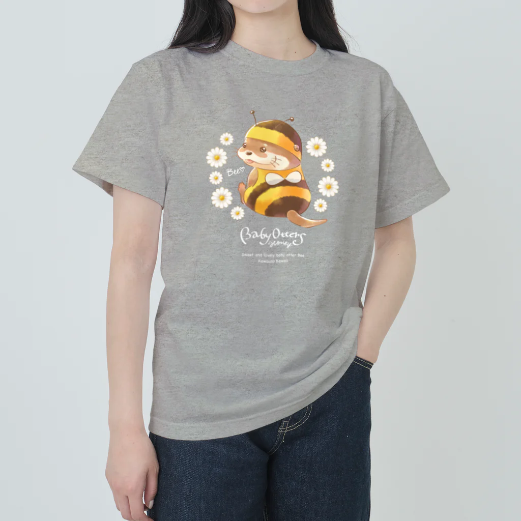 カワウソとフルーツのBaby Otters Honey（文字白色） Heavyweight T-Shirt