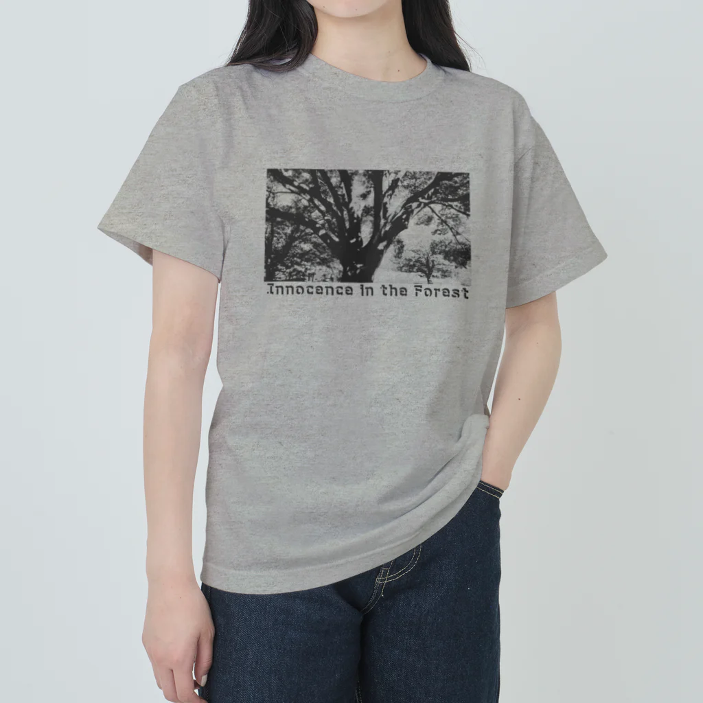 Innocent_DesignのInnocence in the Forest ヘビーウェイトTシャツ