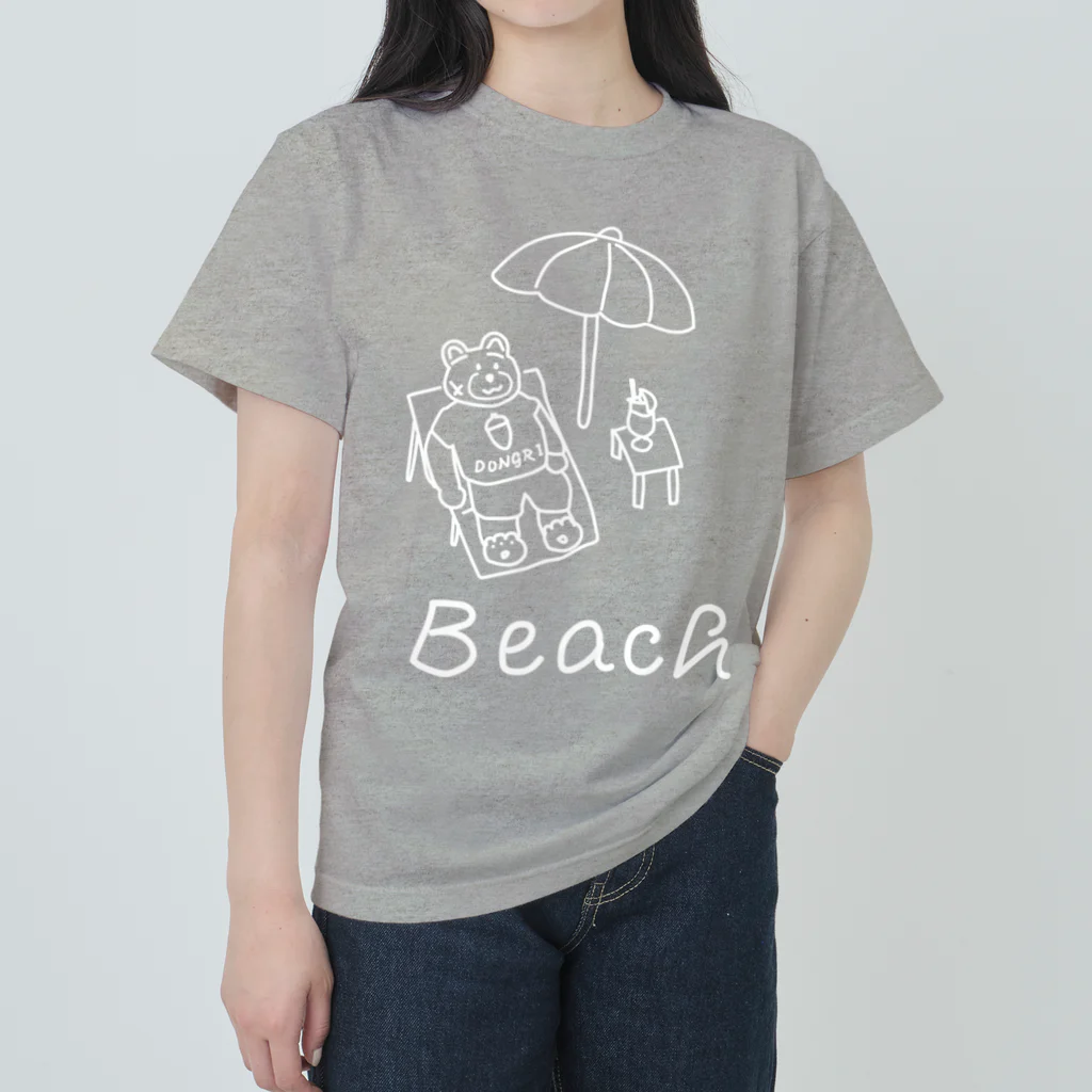 Piroshiki9のビーチで休むクマ Heavyweight T-Shirt