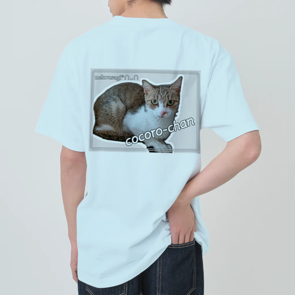 nekousagi*∩..∩のこころちゃんの自画像？【nekousagi*∩..∩ロゴ入り】 ヘビーウェイトTシャツ