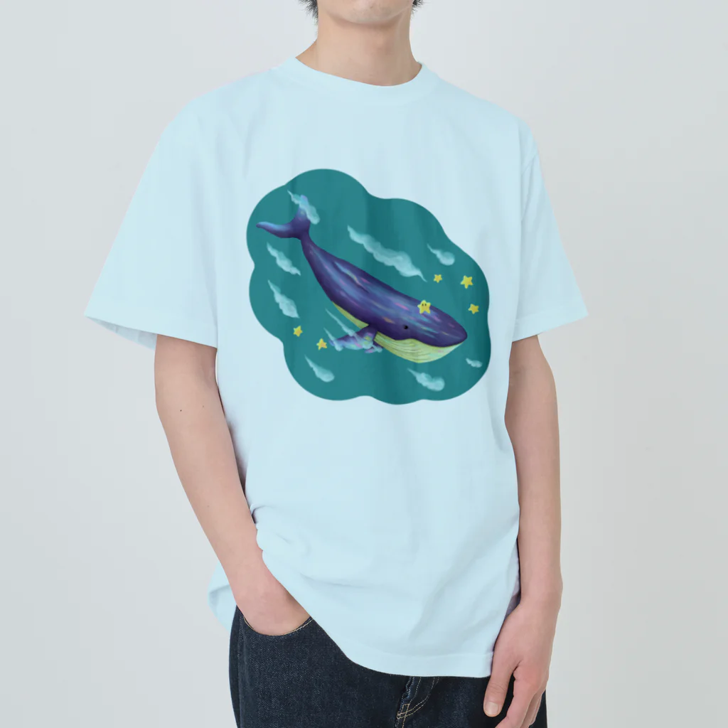 ari designの星と泳ぐシロナガスクジラ ヘビーウェイトTシャツ