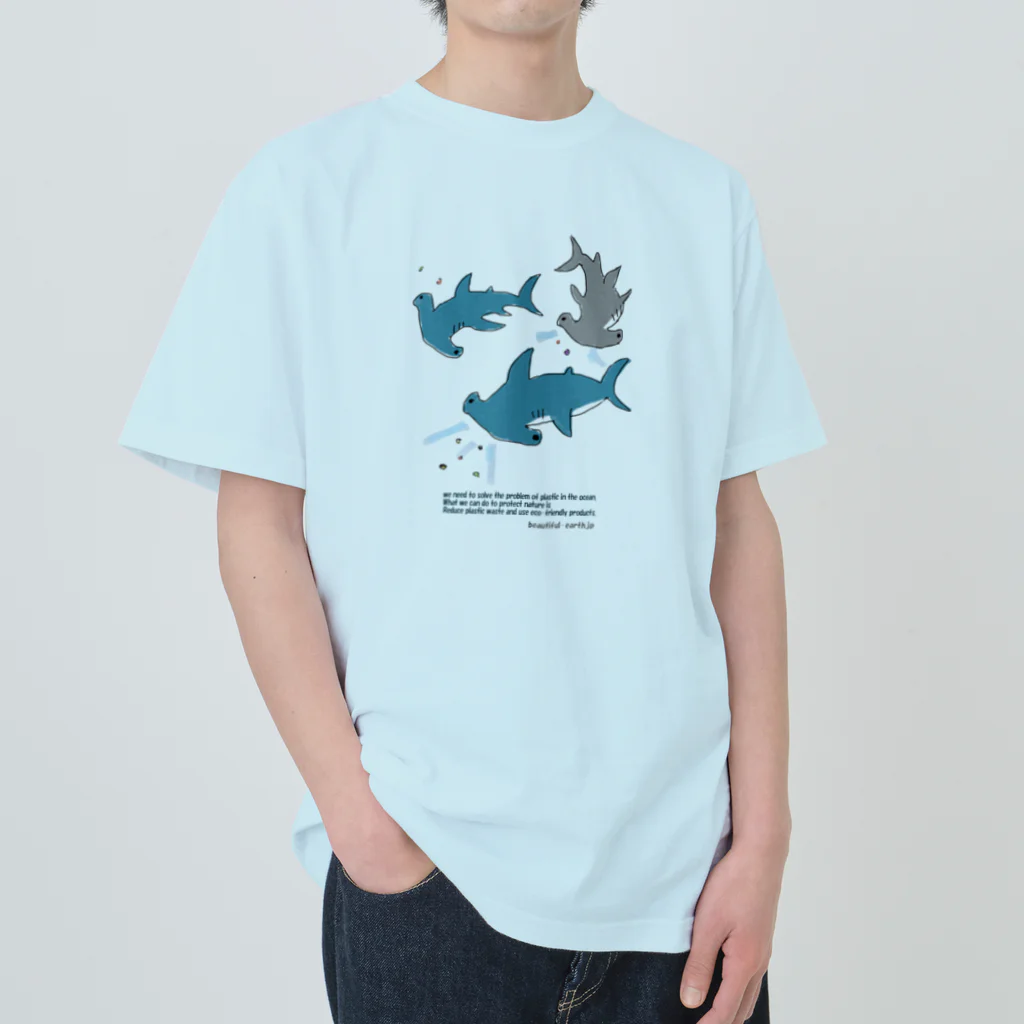 Beautiful Earthのマイクロプラスチックとハンマーヘッドシャーク ヘビーウェイトTシャツ