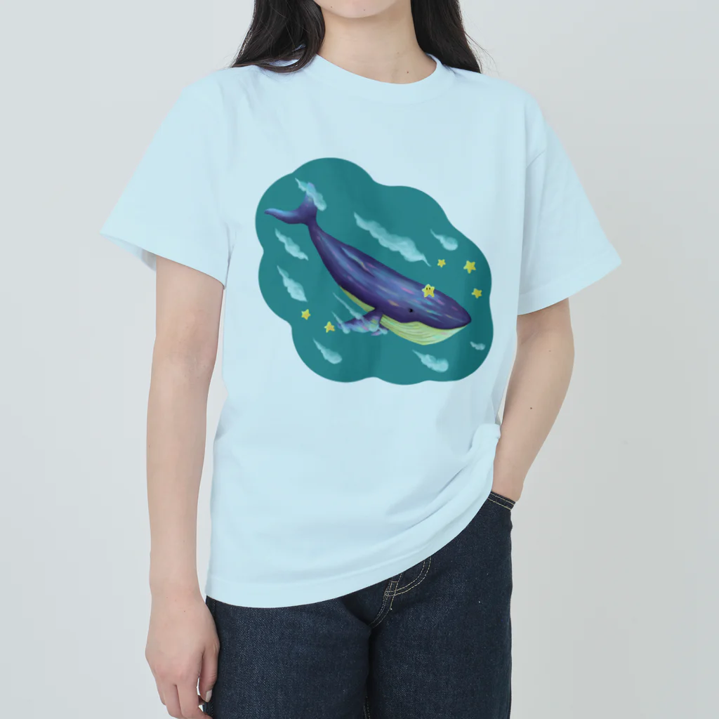 ari designの星と泳ぐシロナガスクジラ ヘビーウェイトTシャツ