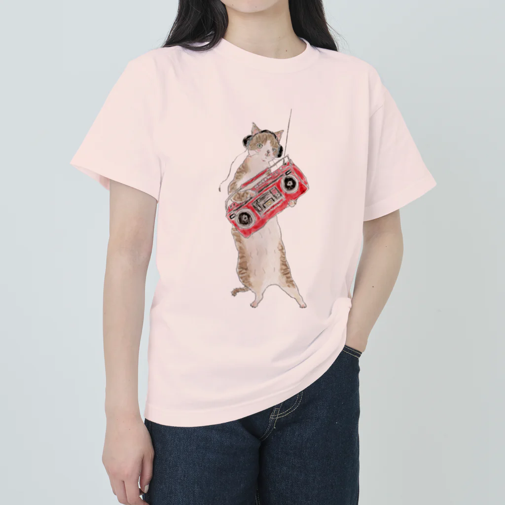 トコロコムギの壊れかけのラジカセにゃんこ ヘビーウェイトTシャツ