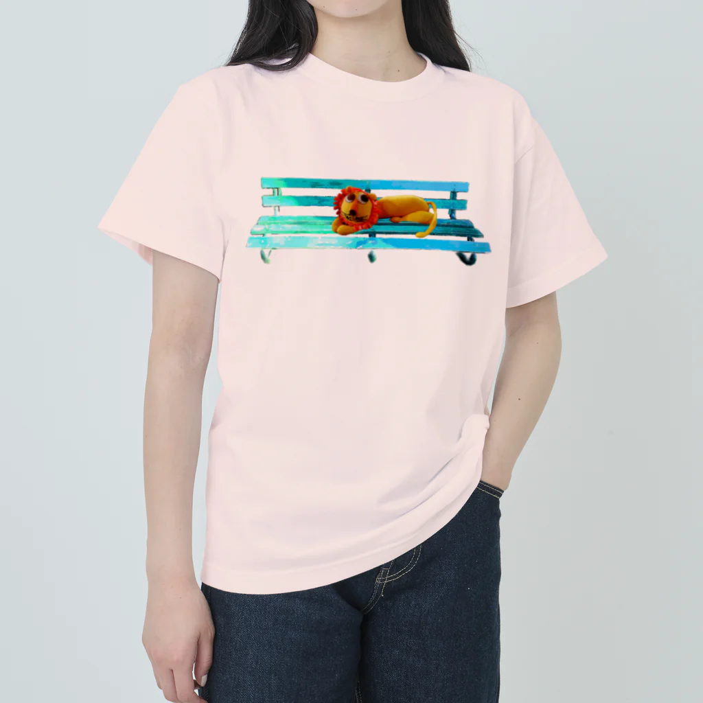 PAW WOW MEOWの「公園にライオンがいます」 Heavyweight T-Shirt