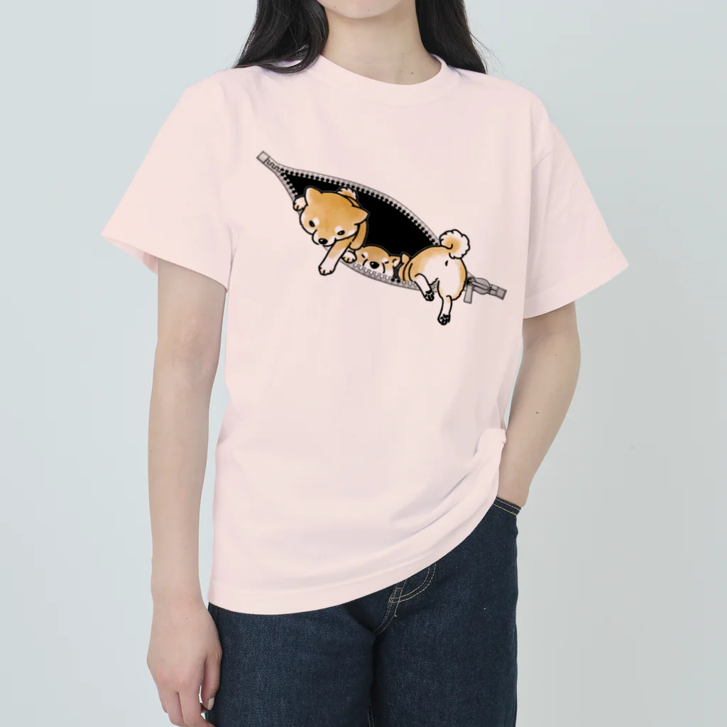 真希ナルセ（マキナル）のジッパーからあふれる柴犬（赤柴） ヘビーウェイトTシャツ