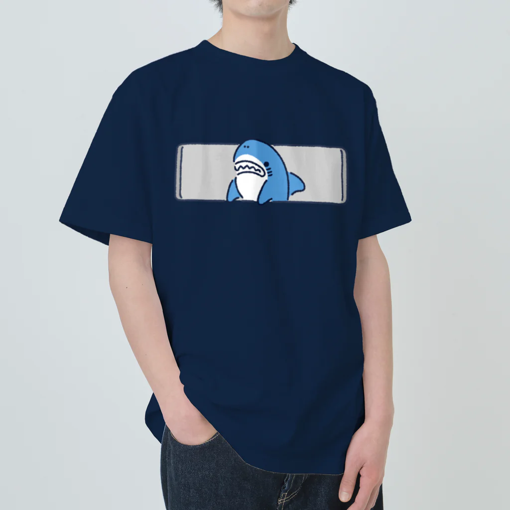 サメ わりとおもいのサメの窓 Heavyweight T-Shirt