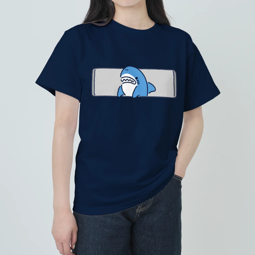 サメ わりとおもいのサメの窓 Heavyweight T-Shirt