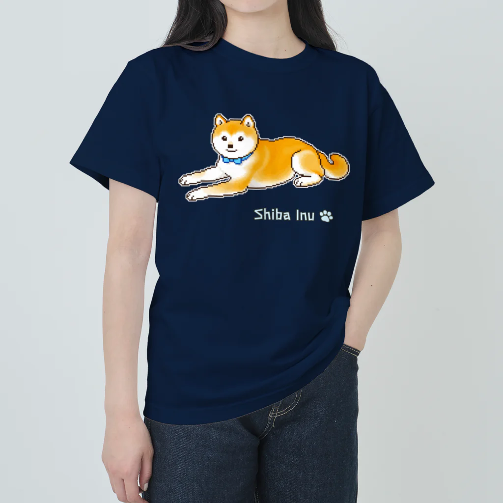 Shiba Inu Streetの水色の首輪をつけてゆったり座る柴犬のドット絵 ヘビーウェイトTシャツ