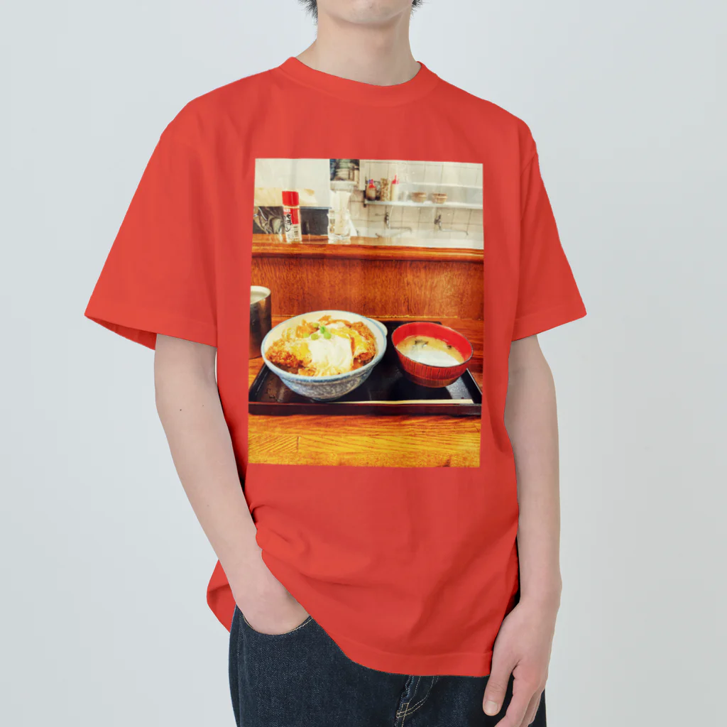 つちけんさんさんのカツ丼 ヘビーウェイトTシャツ