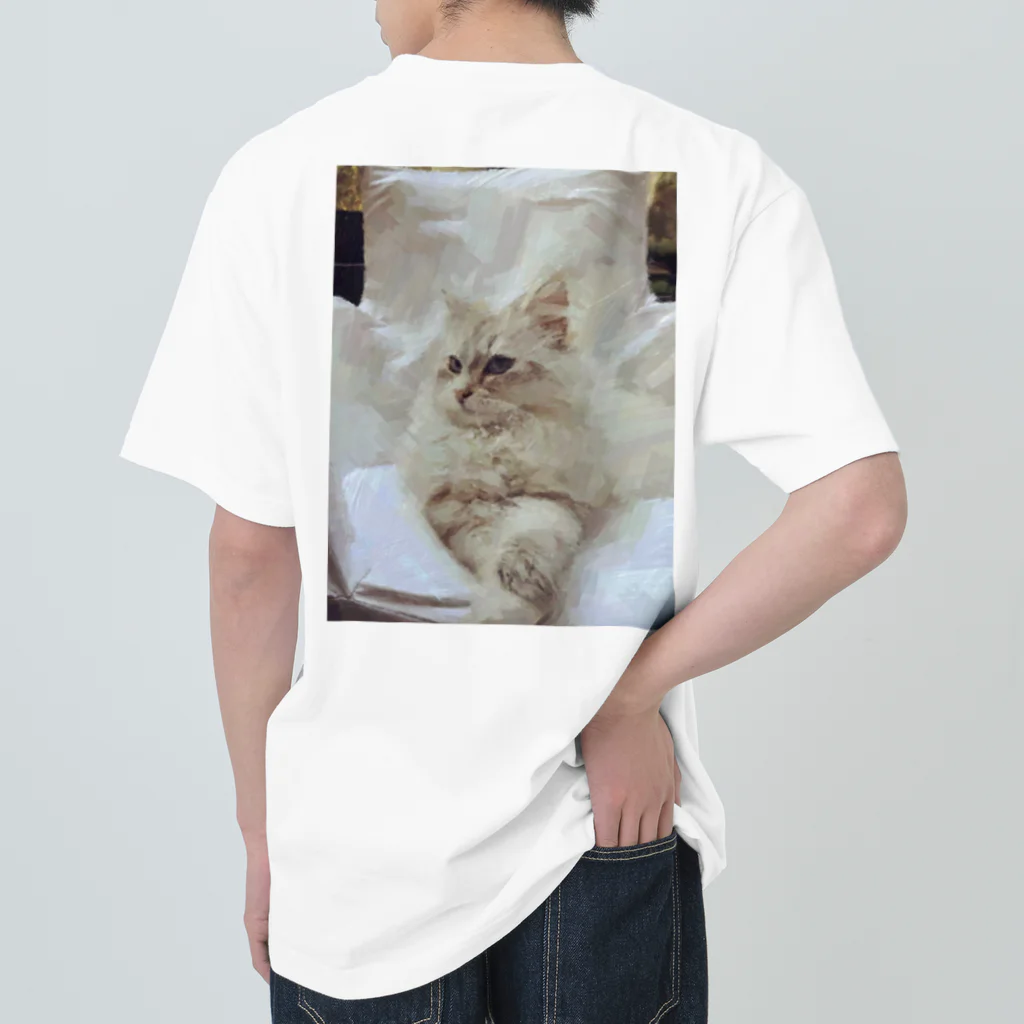 Maarjaara_Maarjaaraの白い猫と白い椅子 Heavyweight T-Shirt