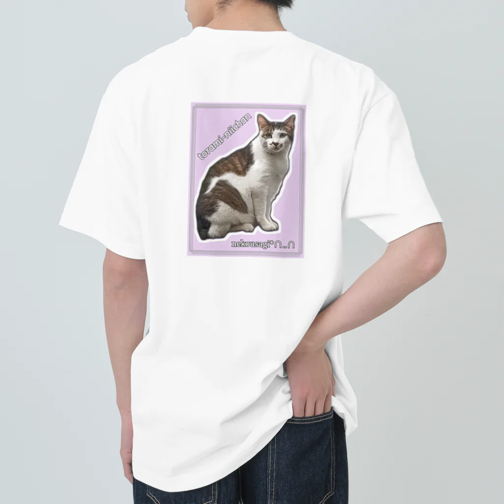 nekousagi*∩..∩のトラミ兄ちゃん自画像？ピンク【nekousagi*∩..∩ロゴ入り】 ヘビーウェイトTシャツ