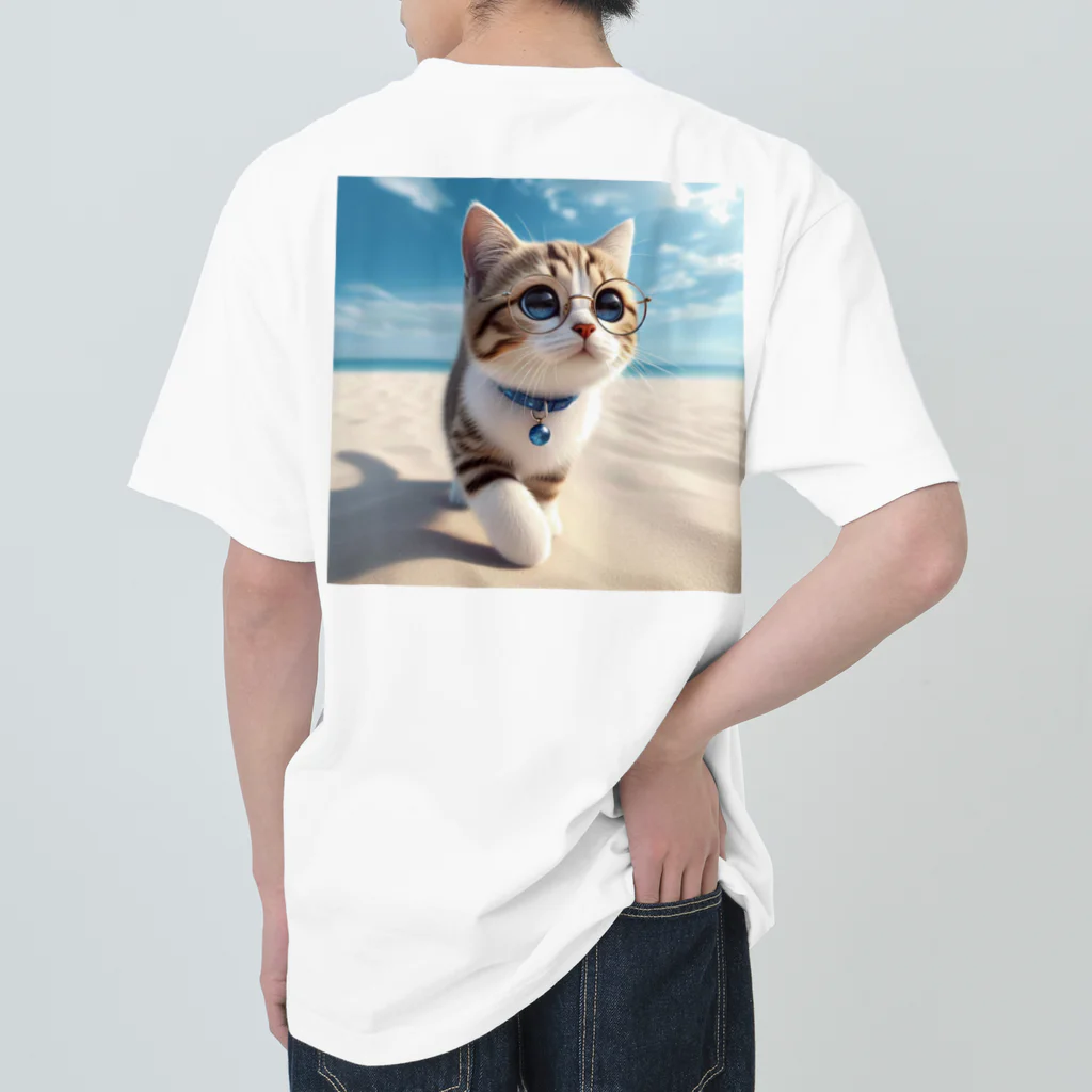 猫と紡ぐ物語の南国の海辺を歩く勇ましさに胸キュン猫 ヘビーウェイトTシャツ