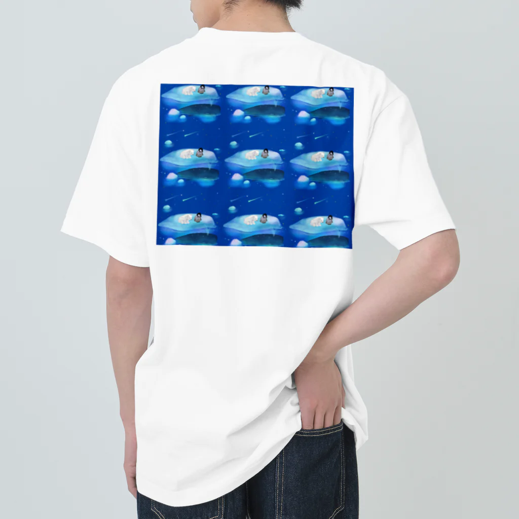 NORIMA'S SHOP の漂流した氷の上でクジラを眺めるしろくまくんとペンギンちゃん Heavyweight T-Shirt