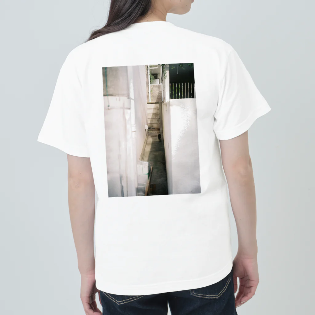 Okの白い路地と猫 Heavyweight T-Shirt