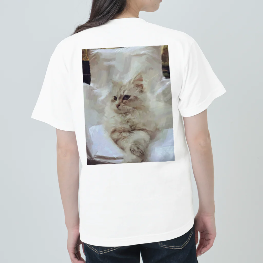 Maarjaara_Maarjaaraの白い猫と白い椅子 ヘビーウェイトTシャツ