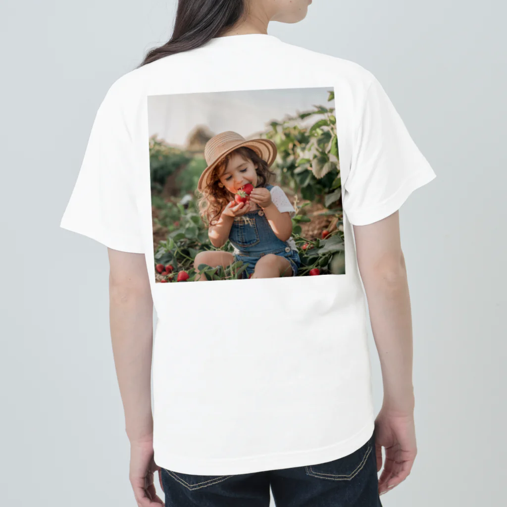 AQUAMETAVERSEの苺狩りで口にほうばんでいる女の子　ラフルール　1859 Heavyweight T-Shirt