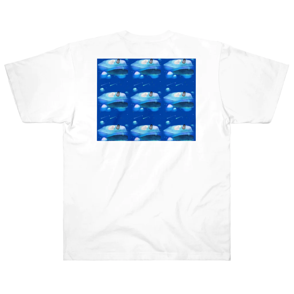 NORIMA'S SHOP の漂流した氷の上でクジラを眺めるしろくまくんとペンギンちゃん Heavyweight T-Shirt