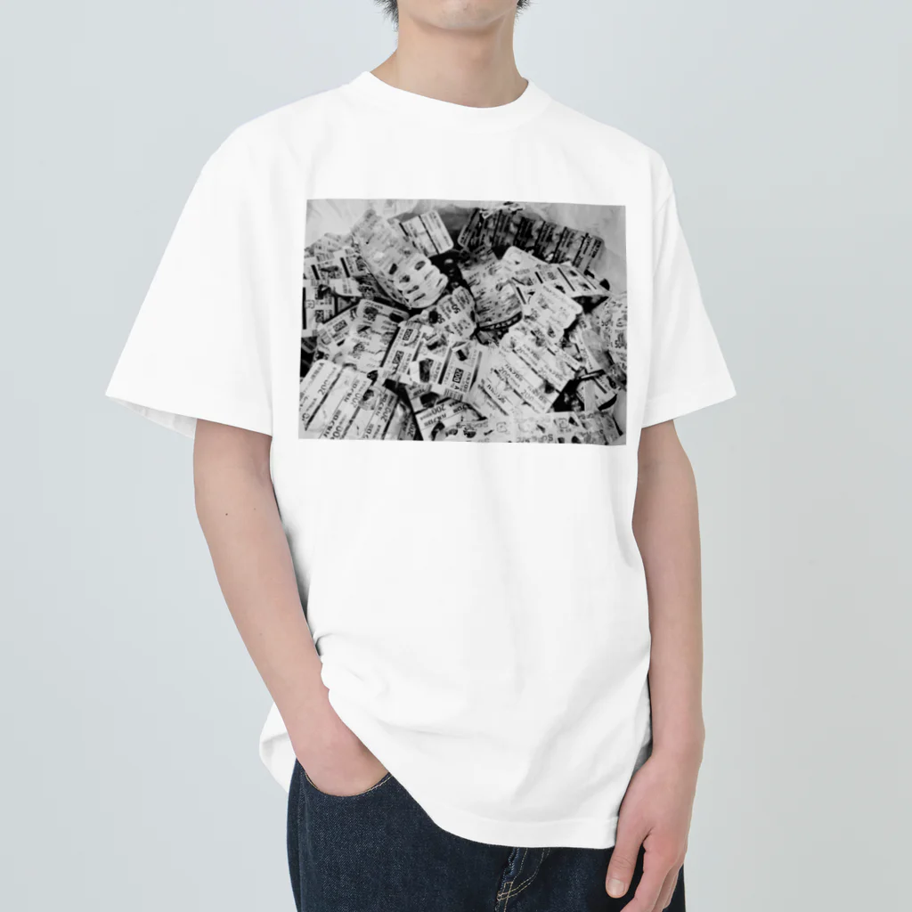 sisuのメンヘラお薬残骸写真 Heavyweight T-Shirt