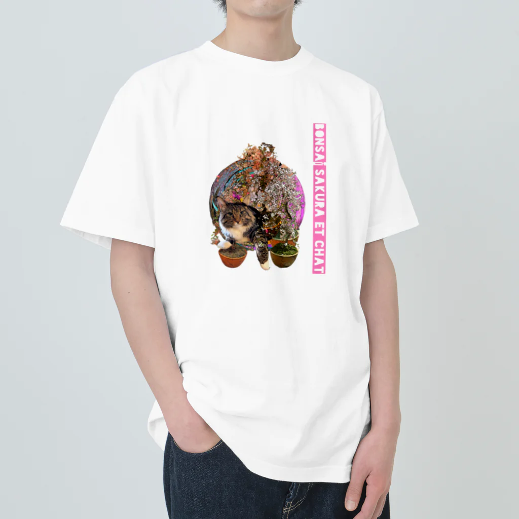 Mioluckypinkyの桜盆栽と猫 ヘビーウェイトTシャツ