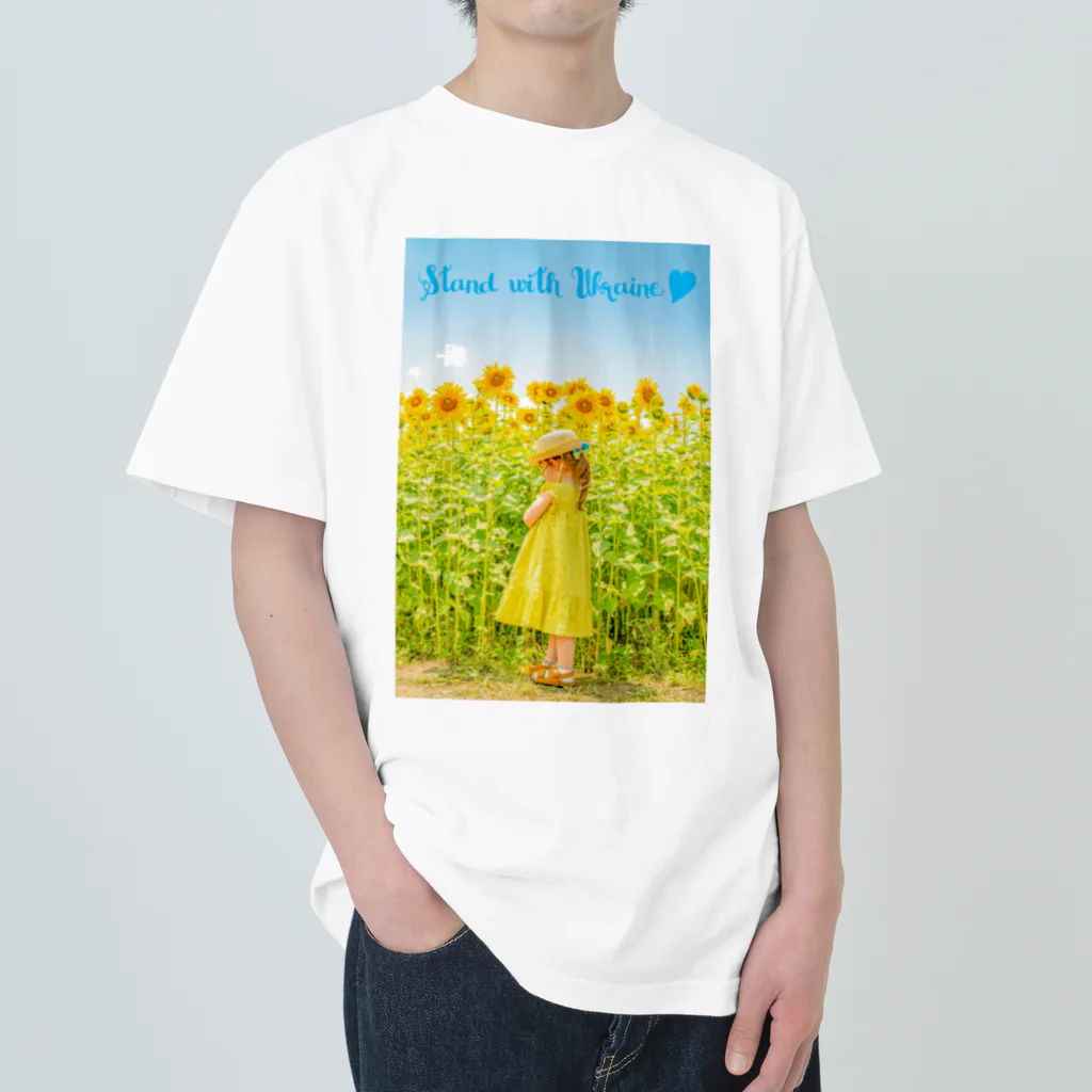 ウクライナを応援します！のひまわり畑とウクライナカラーのリボンをつけた少女-Stand with Ukraine♡ Heavyweight T-Shirt