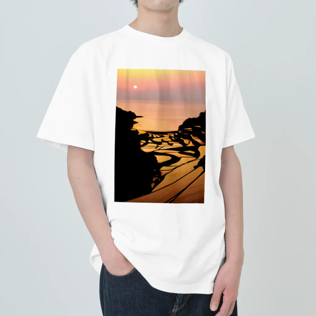 小佐々塾の夕陽と棚田 Heavyweight T-Shirt