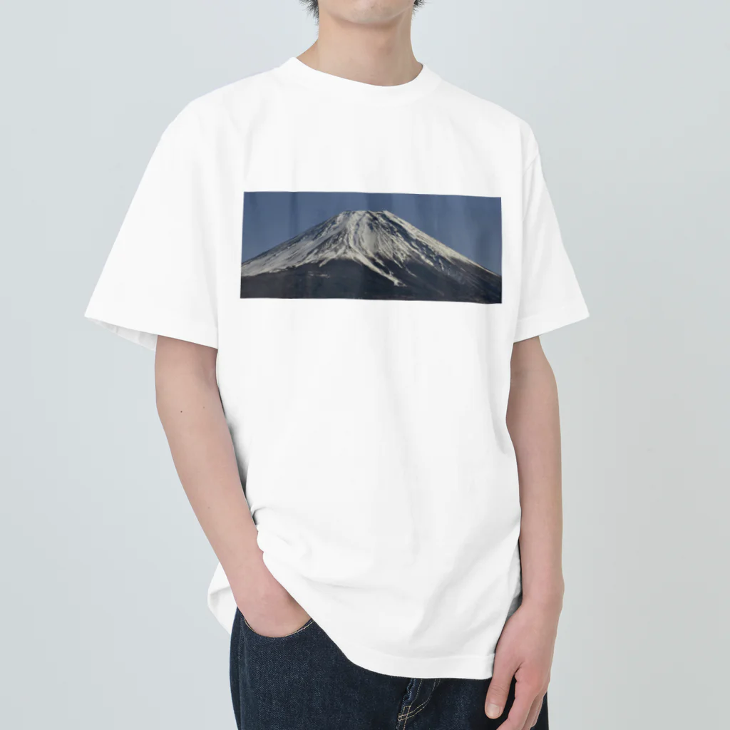 下田村の冠雪した富士山 Heavyweight T-Shirt