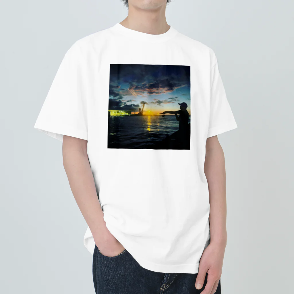 つれない農家のkeep cast for sunrise. Heavyweight T-Shirt