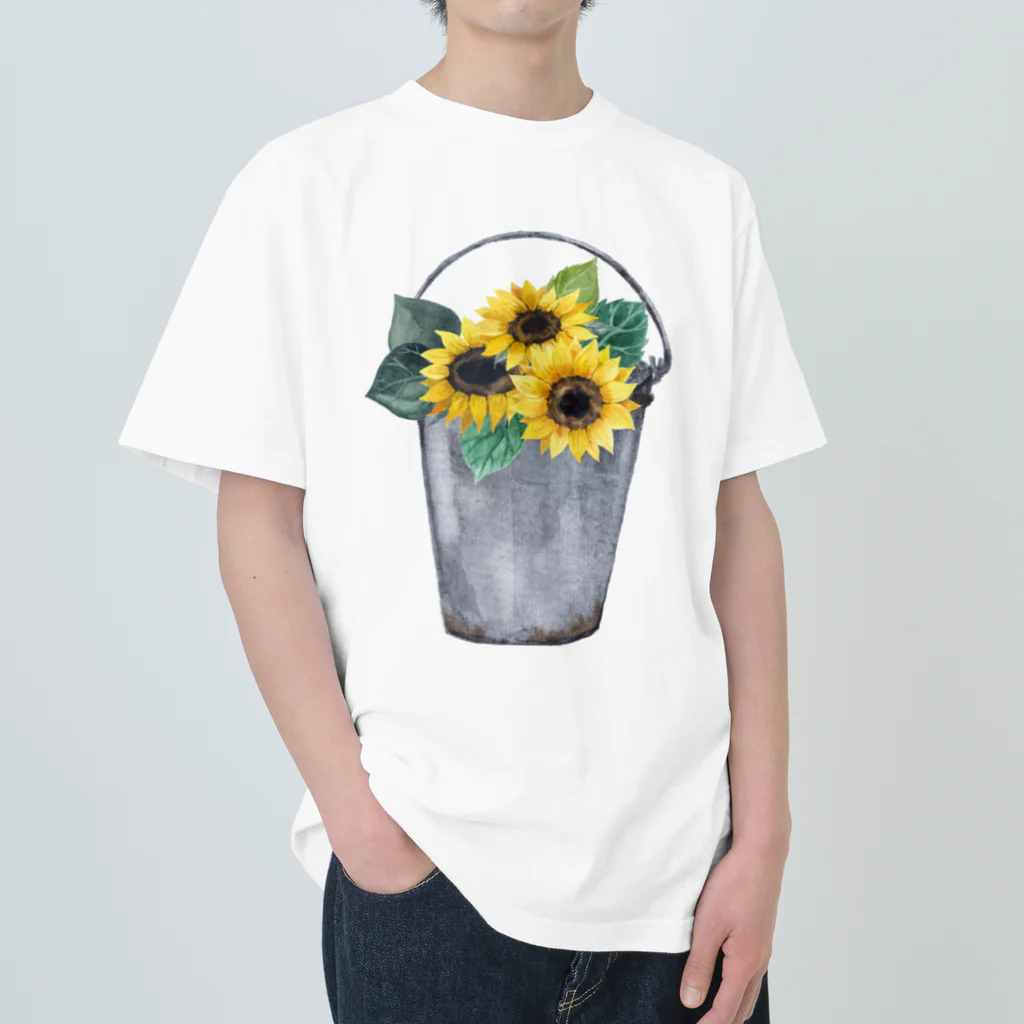 Fred HorstmanのWatering bucket and sunflowers  じょうろ と ひまわり ヘビーウェイトTシャツ