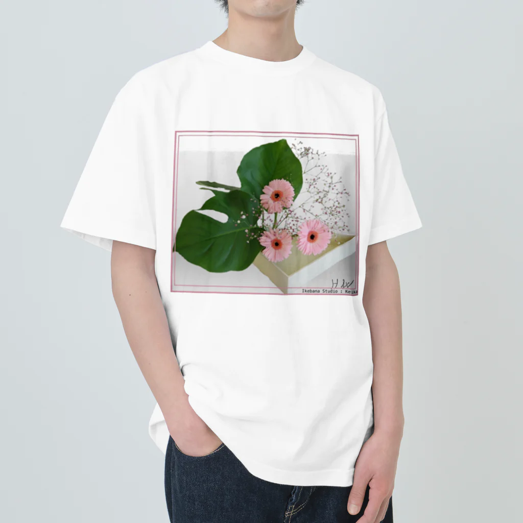 Keika-IkebanastudioのGerbera in Pond - Ikebana Studio : Keika Heavyweight T-Shirt