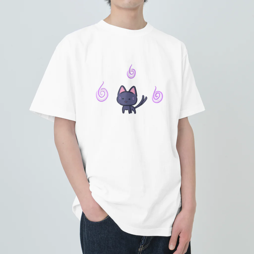 猫の隠れ家のいつもおそばにちびあやかし【ちび猫又ちゃん（黒猫）】 ヘビーウェイトTシャツ